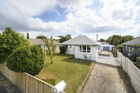Photo of property in 5 Tilbury Avenue, Hokowhitu, Palmerston North, 4410