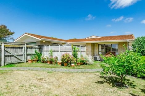 Photo of property in 6 Rewarewa Crescent, Waikanae, 5036