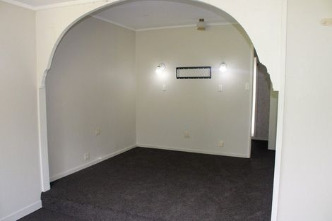 Photo of property in 5 Sullivan Avenue, Mangere Bridge, Auckland, 2022