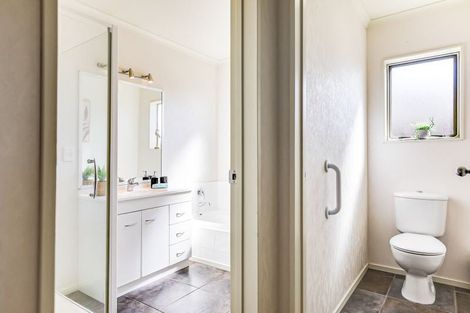 Photo of property in 18b Abergeldie Way, Cambridge, 3434