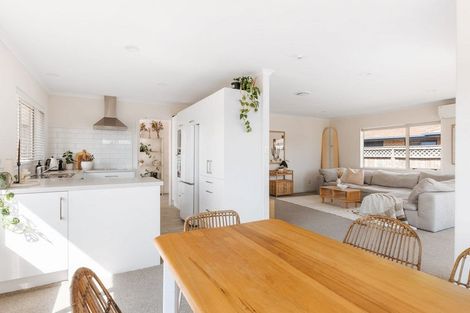 Photo of property in 142 Evans Road, Papamoa Beach, Papamoa, 3118