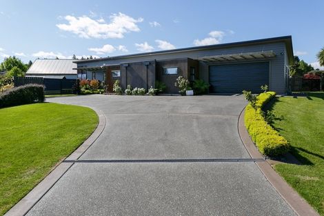Photo of property in 2 Cabbage Tree Grove, Kinloch, Taupo, 3377