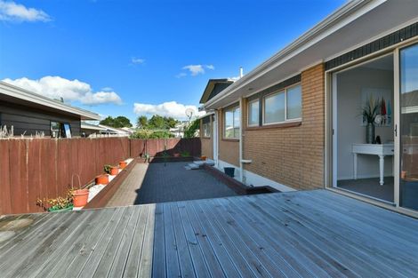 Photo of property in 2/24 Tamariki Avenue, Kelston, Auckland, 0602