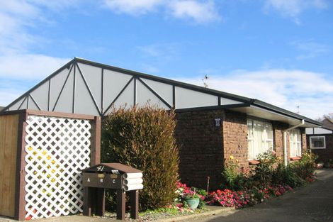 Photo of property in 41a Ludlam Crescent, Woburn, Lower Hutt, 5010