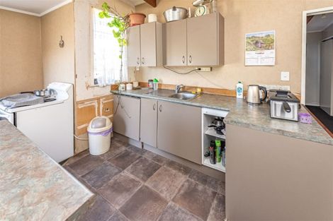 Photo of property in 35 Egmont Street, Castlecliff, Whanganui, 4501