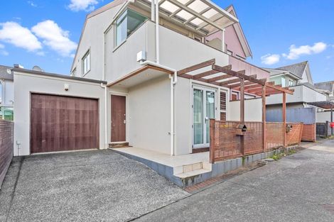 Photo of property in 11f Clearwater Cove, West Harbour, Auckland, 0618
