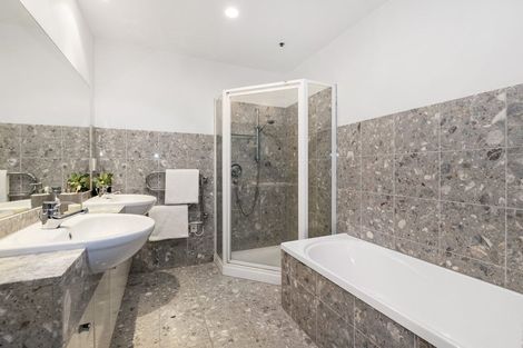 Photo of property in 5d/173 Hurstmere Road, Takapuna, Auckland, 0622