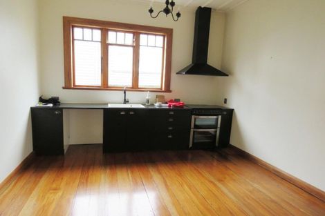 Photo of property in 60 Morley Street, New Plymouth, 4310