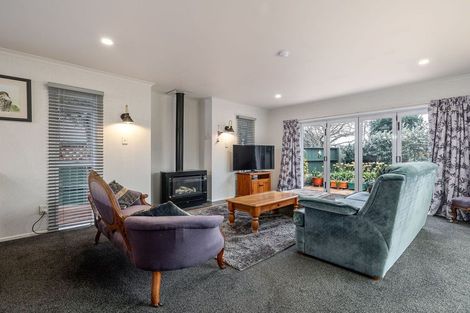 Photo of property in 23 Chilton Grove, Hokowhitu, Palmerston North, 4410