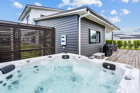 Photo of property in 15 Puroto Place, One Tree Point, 0118