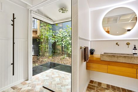 Photo of property in 55 Rayner Road, Piha, New Lynn, 0772