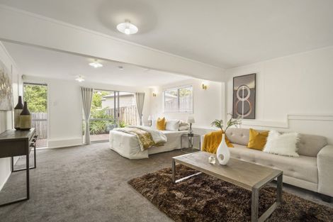 Photo of property in 38 Deverell Place, Northcross, Auckland, 0632