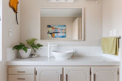 Photo of property in 9 Walnut Grove, Omokoroa, 3114