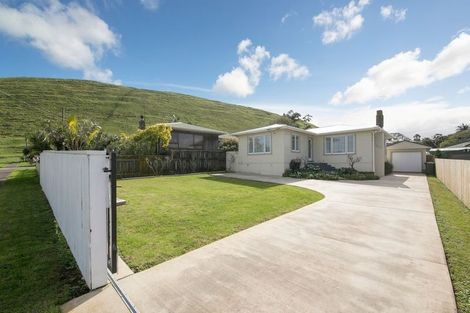 Photo of property in 17 Putini Road, Mangere Bridge, Auckland, 2022