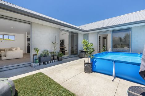 Photo of property in 27 Hiria Crescent, Papamoa Beach, Papamoa, 3118