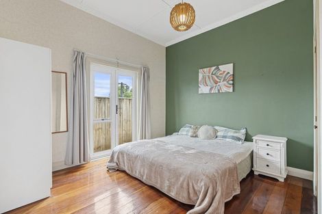 Photo of property in 20 Mahoe Street, Inglewood, 4330