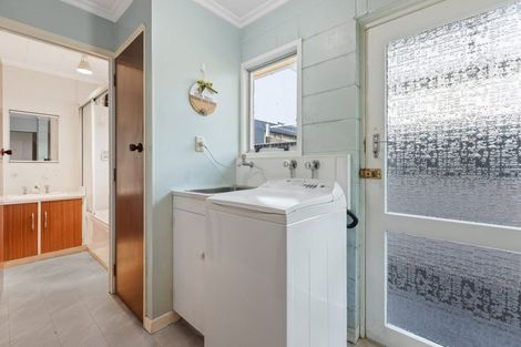 Photo of property in 82 Pioneer Road, Moturoa, New Plymouth, 4310