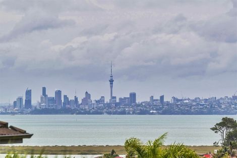 Photo of property in 9 Whiting Grove, West Harbour, Auckland, 0618