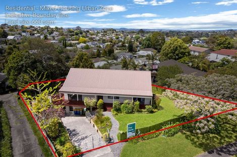 Photo of property in 27 Elizabeth Drive, West Harbour, Auckland, 0618