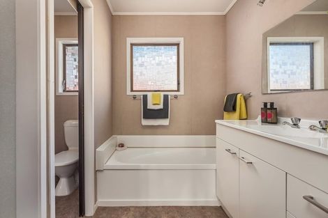 Photo of property in 85 Kiwi Esplanade, Mangere Bridge, Auckland, 2022