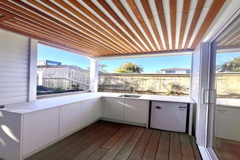 Photo of property in 17 Pitau Road, Mount Maunganui, 3116