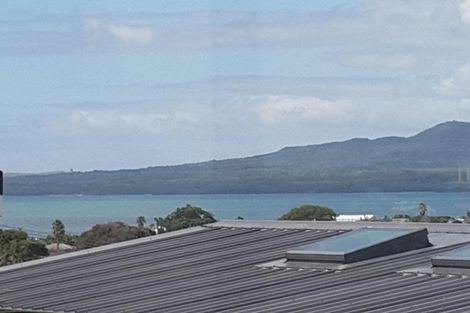 Photo of property in 2/22 Tobruk Crescent, Milford, Auckland, 0620