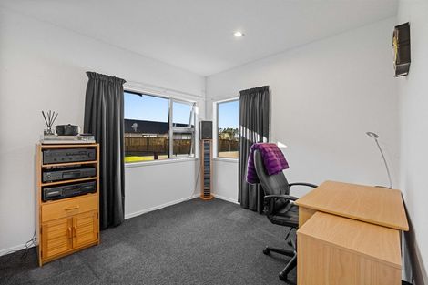 Photo of property in 22 Mercade Close, Stratford, 4332