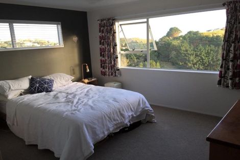 Photo of property in 18a Cheltenham Terrace, Newlands, Wellington, 6037