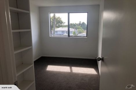 Photo of property in 15 Wakeling Avenue, Te Atatu South, Auckland, 0610