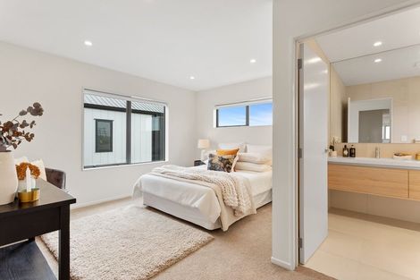 Photo of property in 10 Seafoam Road, Rosehill, Papakura, 2113