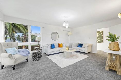 Photo of property in 10 La Trobe Street, Pakuranga Heights, Auckland, 2010