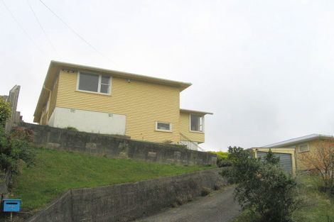 Photo of property in 70 Redwood Avenue, Tawa, Wellington, 5028