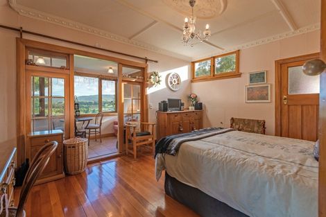 Photo of property in 2 Turitea Road, Fitzherbert, Palmerston North, 4472