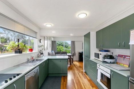 Photo of property in 6 Link Road, Newlands, Wellington, 6037