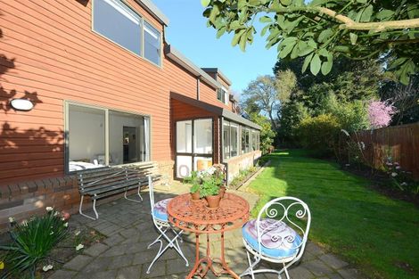 Photo of property in 27 Glenharrow Avenue, Avonhead, Christchurch, 8042