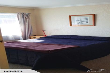 Photo of property in 2/11 Dowling Place, Pakuranga, Auckland, 2010