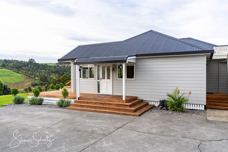 Photo of property in 17 Hook Road, Paparoa, 0571