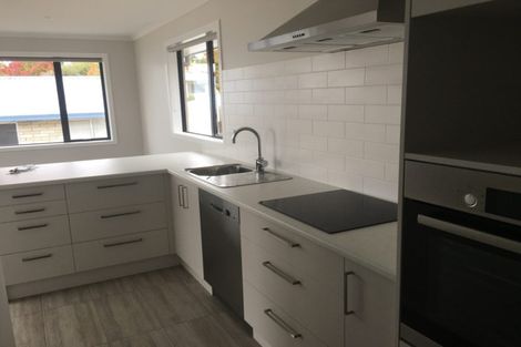 Photo of property in 3a Hyde Road, Rothesay Bay, Auckland, 0630