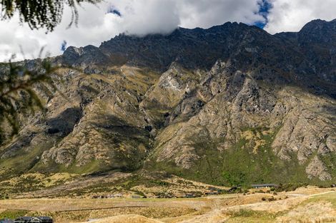 Photo of property in 28 Cunninghams Drive, Jacks Point, Queenstown, 9371