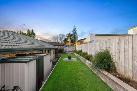 Photo of property in 72a Farquhar Road, Glendene, Auckland, 0602