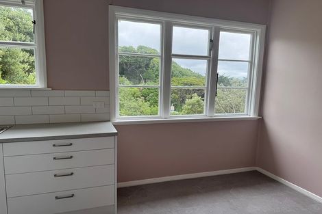 Photo of property in 6 Sidlaw Street, Strathmore Park, Wellington, 6022