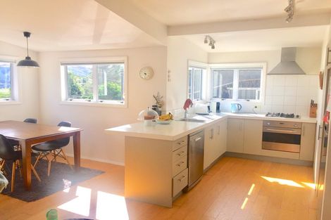 Photo of property in 2 Pembroke Road, Northland, Wellington, 6012