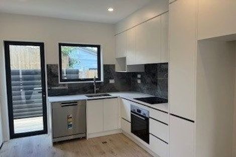 Photo of property in 29d Takapu Street, Henderson, Auckland, 0612
