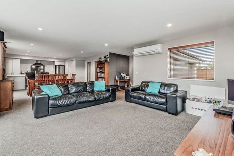 Photo of property in 100 Shillingford Boulevard, Rolleston, 7615