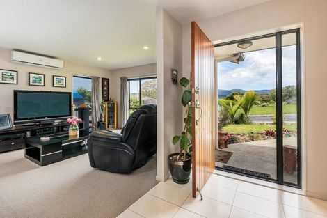 Photo of property in 41 South Kensington Way, Henderson, Auckland, 0612