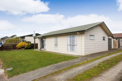 Photo of property in 15 Leander Place, Milson, Palmerston North, 4414