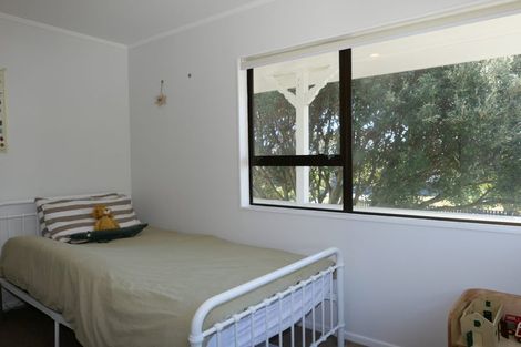 Photo of property in 27 Titoki Road, Waikanae Beach, Waikanae, 5036