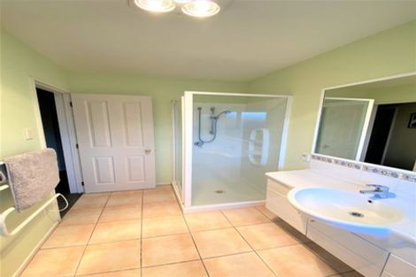 Photo of property in 8 Amdale Avenue, Broomfield, Christchurch, 8042