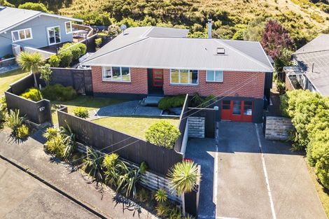 Photo of property in 18 Kapekape Place, Pukerua Bay, 5026