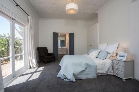 Photo of property in 112 Cliffs Road, Saint Clair, Dunedin, 9012